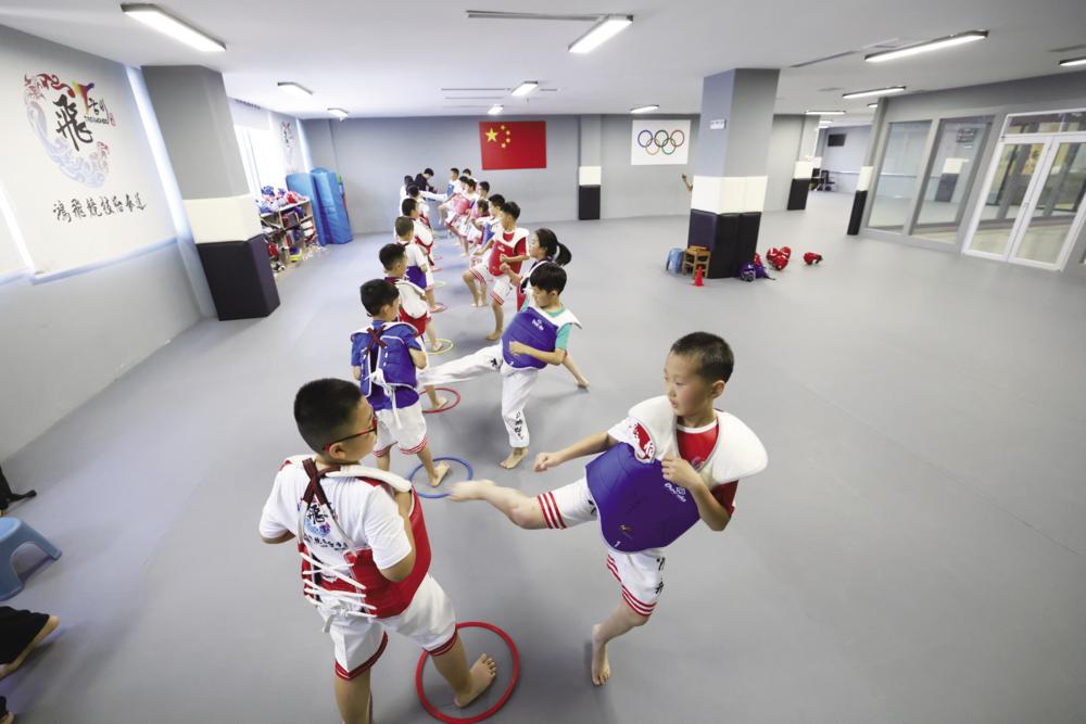 假训练体能, 运动场馆涌