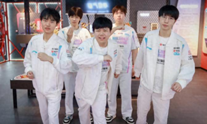 又犯了, 这两边玩的, 的也还是B 又犯了, 这两边玩的, 的也还是B