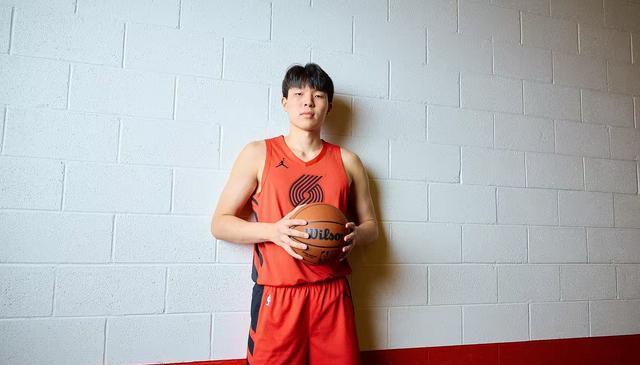 选手从天河, 广场出发 选手从天河, 广场出发