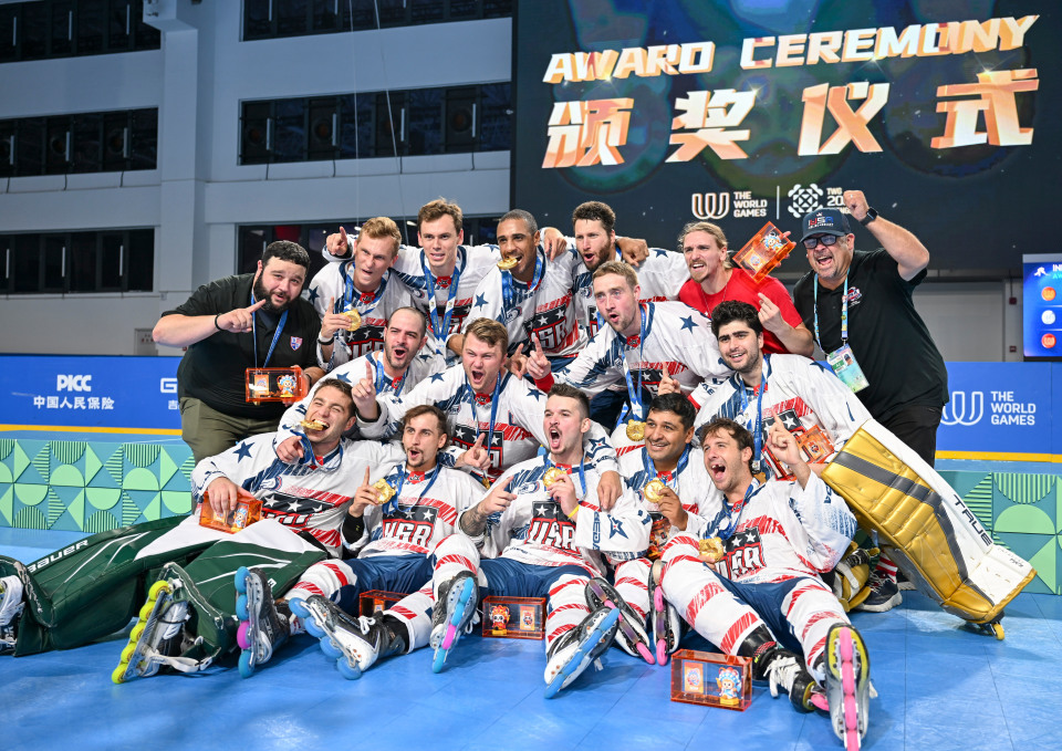 冠军美国队, 新华社记者 冠军美国队, 新华社记者