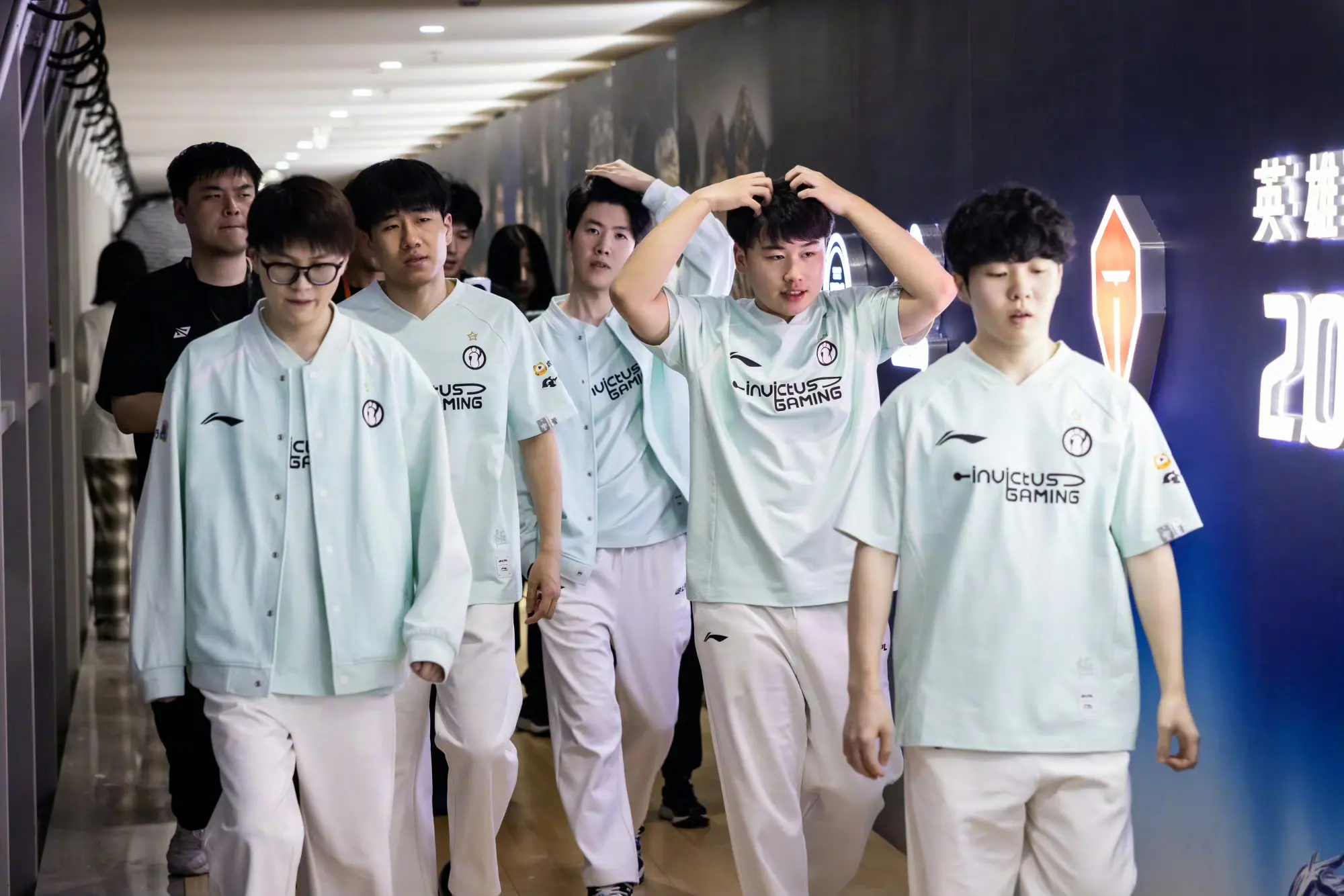 然而由于冠, 仁川人